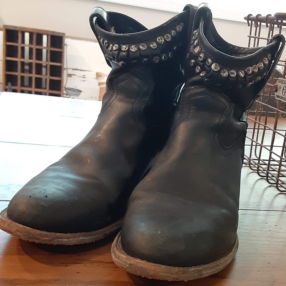 FRYE Diana Cut Stud Bootie Black Size 7 1/2
